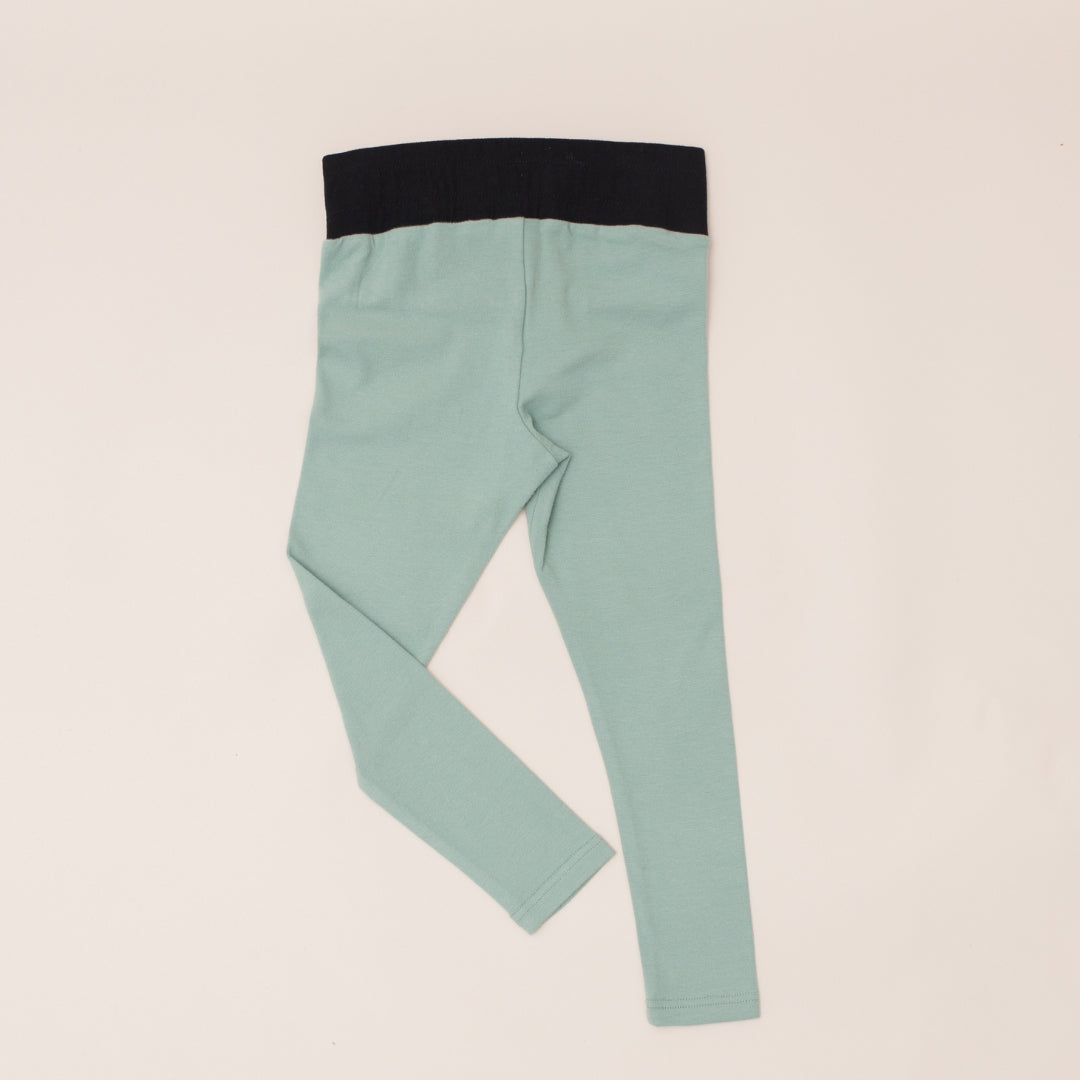 Best Type 1 Diabetes Gift- Stylish Leggings with Transparent Window for Easy Insulin Pump Monitoring - Perfect for Diabetics.jpg